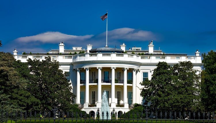 White House in Washington DC with greek architecture